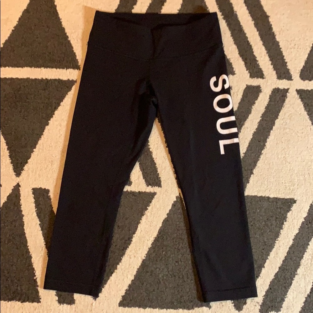 Lululemon Mid Rise Wunder Under Crop Sz 6